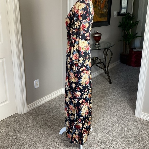 Venus Black and Red Floral Bell Sleeves Stretch Long Maxi Dress size S - Picture 4 of 10